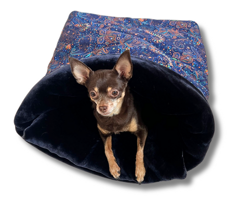 Royal - Softshell dog sleeping bag with stable base &amp; cushion / Base size 40cm x 22cm / 47cm high