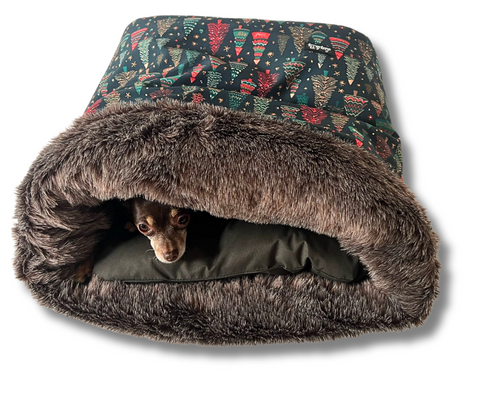 Christmas - lined softshell dog sleeping bag with sturdy base &amp; cushion / base size 40cm x 22cm / 47cm high