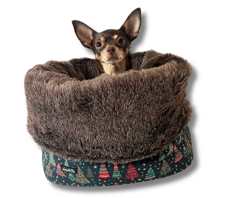 Christmas - lined softshell dog sleeping bag with sturdy base &amp; cushion / base size 40cm x 22cm / 47cm high