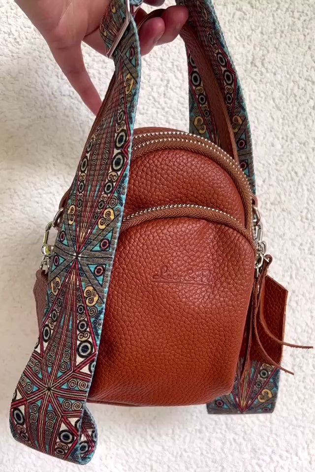 Coach andi backpack with hotsell rainbow stitching